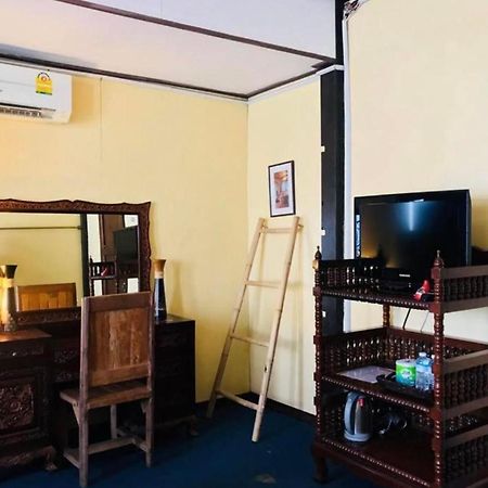Nearthepark Backpack Boutique House Hostel Chiang Mai Exterior photo